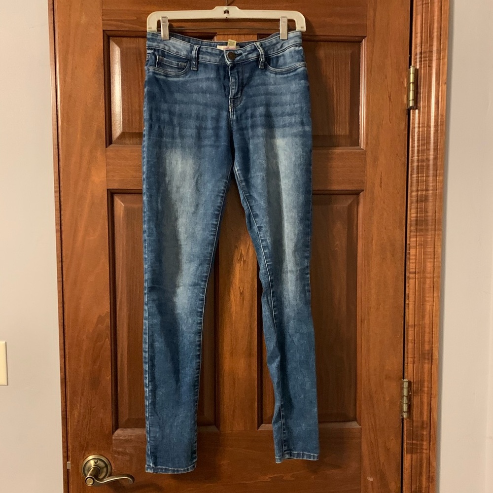 Medium washed skinny jeggings